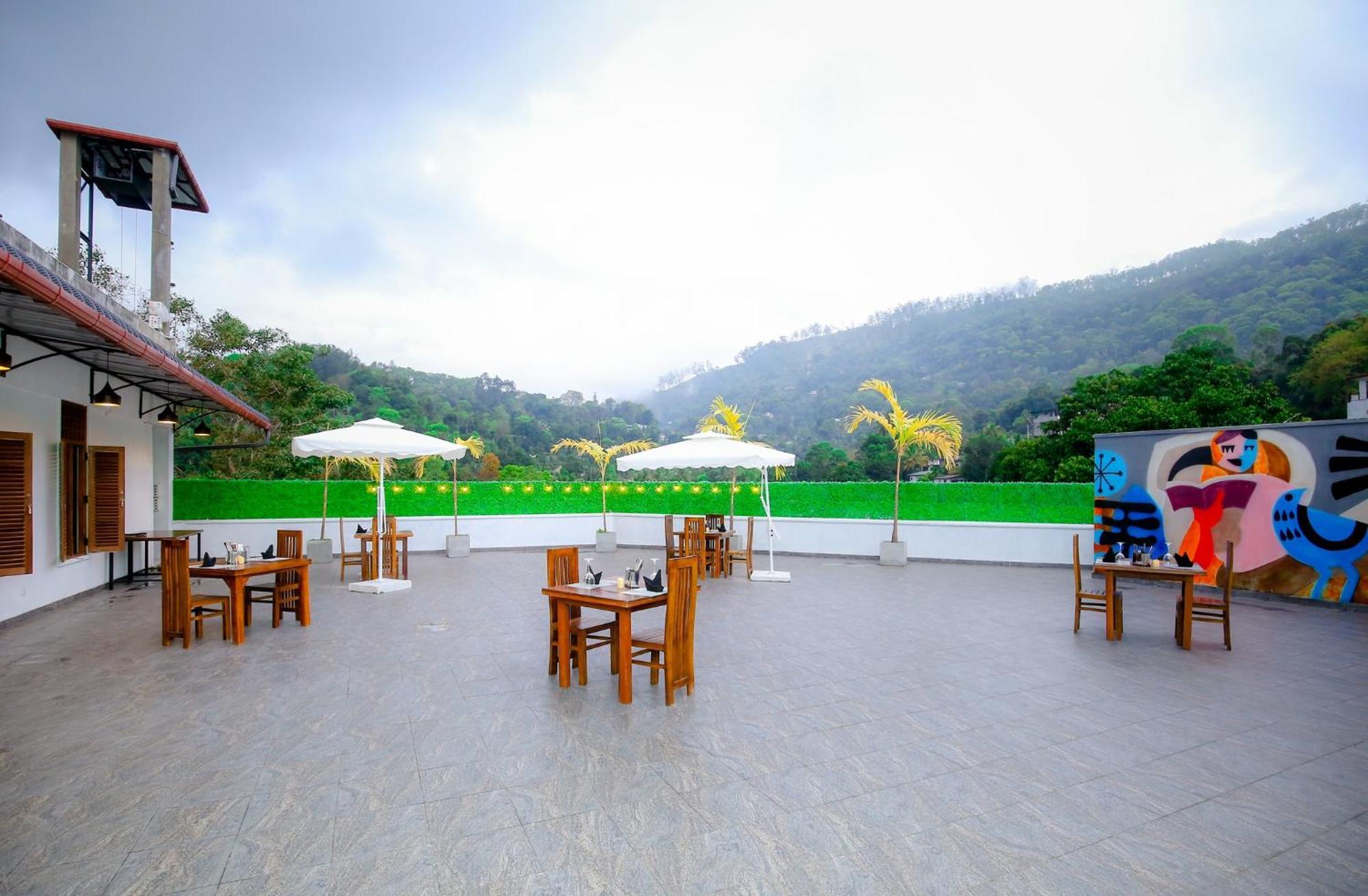 Crown Regency- Badulla Hotel Екстериор снимка