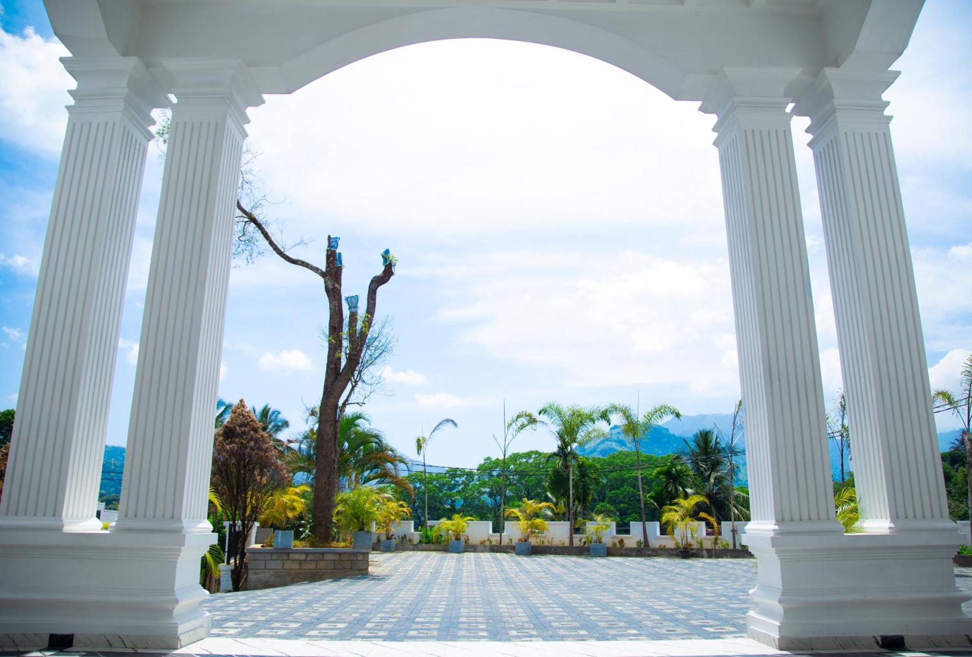 Crown Regency- Badulla Hotel Екстериор снимка