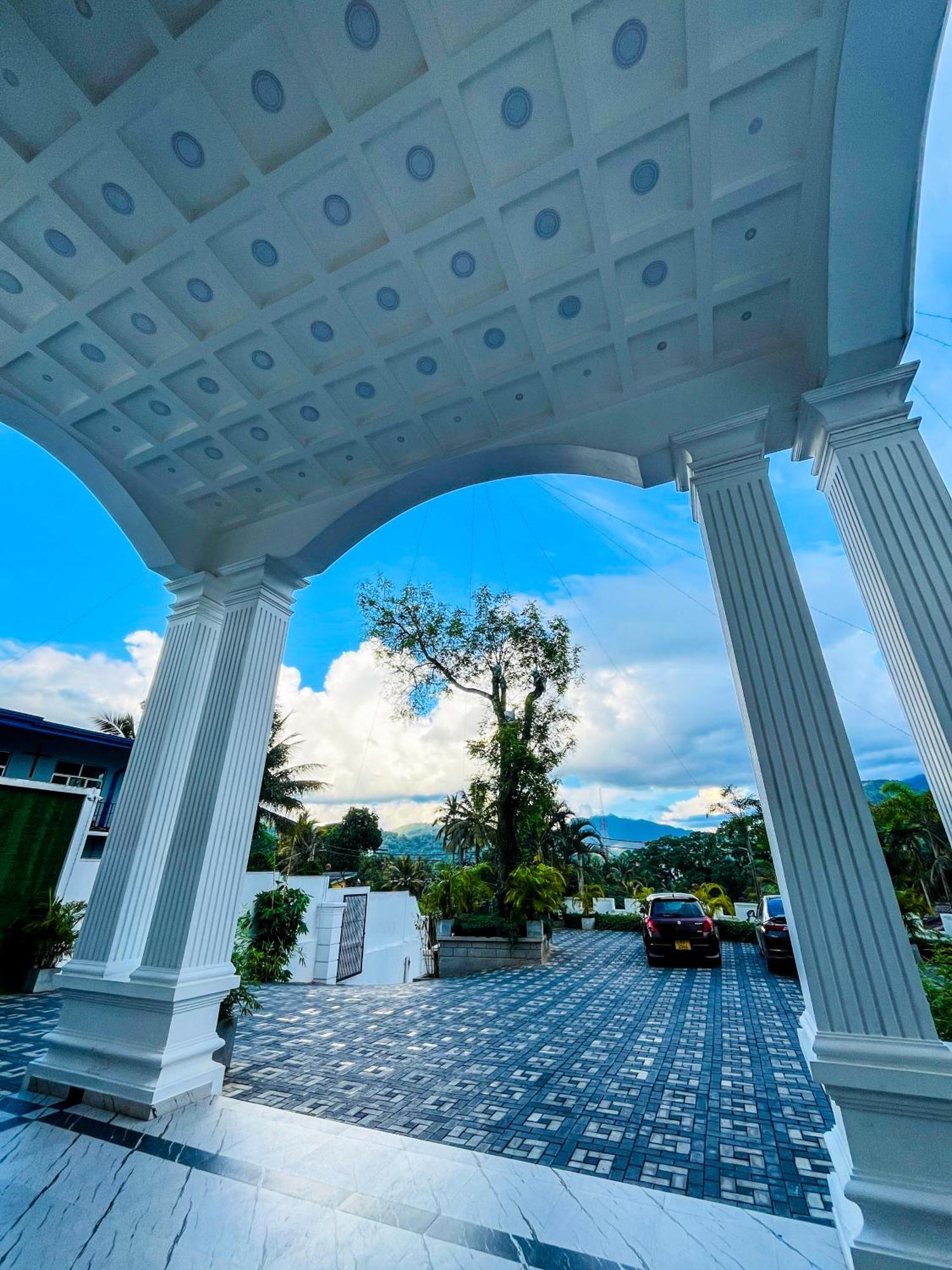 Crown Regency- Badulla Hotel Екстериор снимка